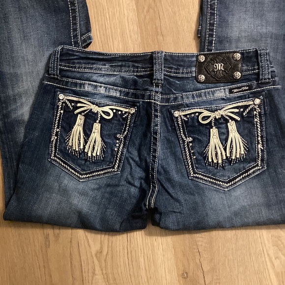 MISS ME JEANS! Size 31. Inseam 32-33. All the jewels/ buttons still in tact! - Picture 4 of 5